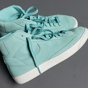 Nike Aqua Color Sneakers Size 7